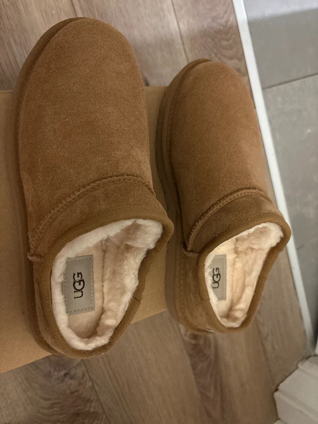 BRAND NEW UGG Classic Micro Low cut size 8 image indicator(2)