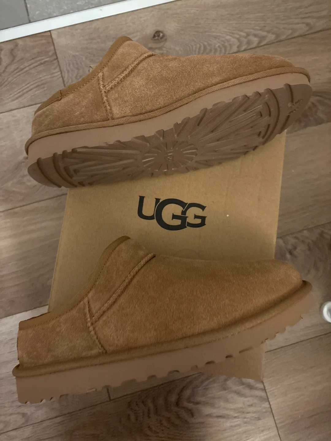 BRAND NEW UGG Classic Micro Low cut size 8 image indicator(5)