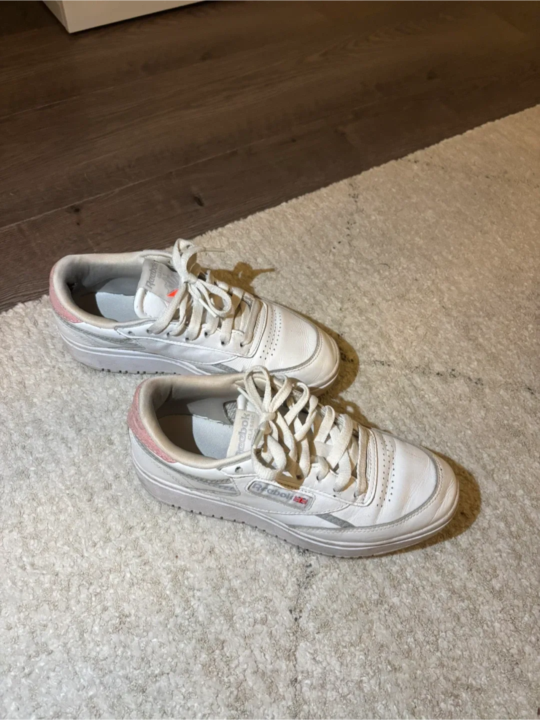 Reebok White & Pink Sneakers - Size 6.5
