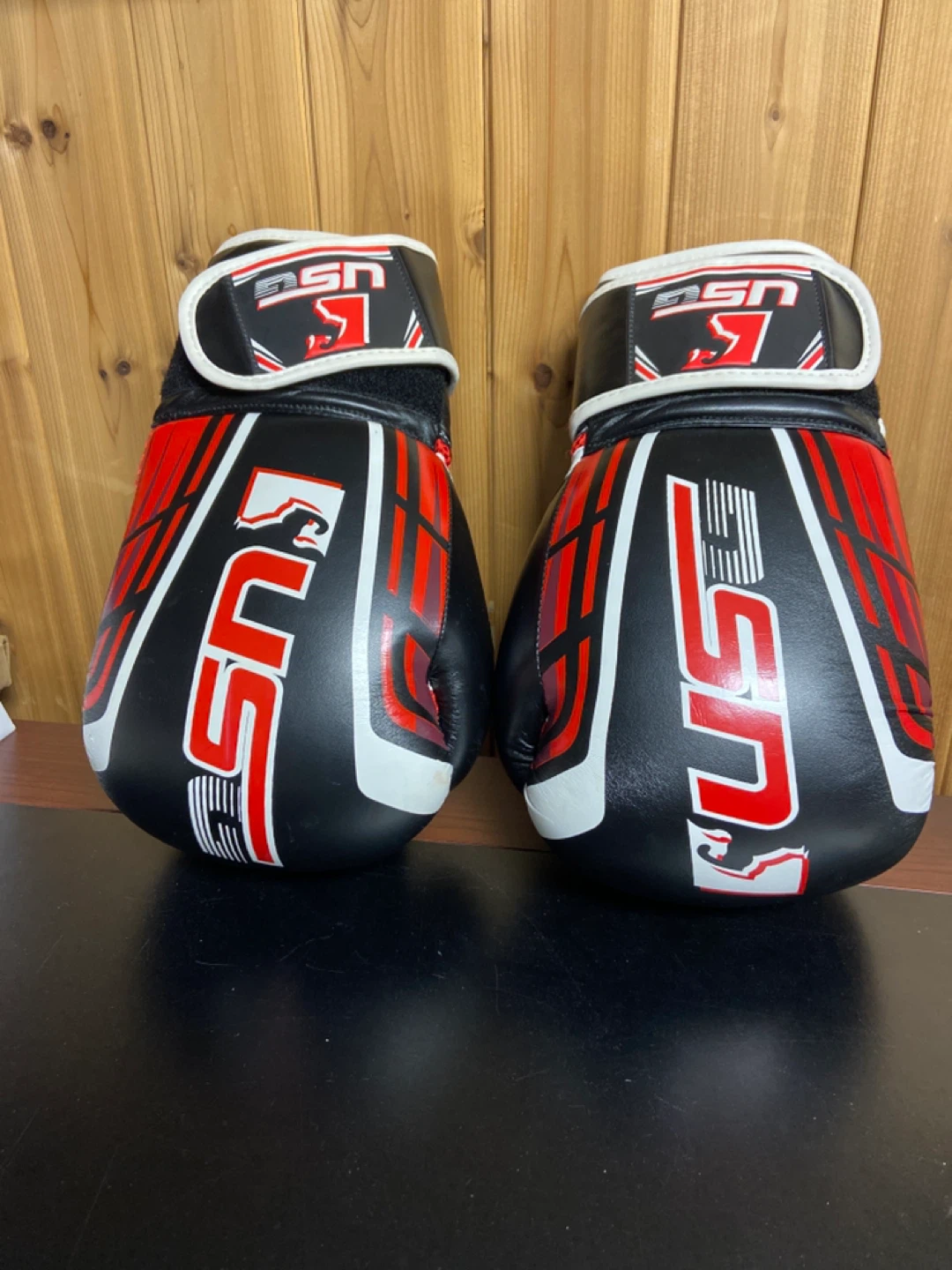 USG Boxing Gloves Black/Red