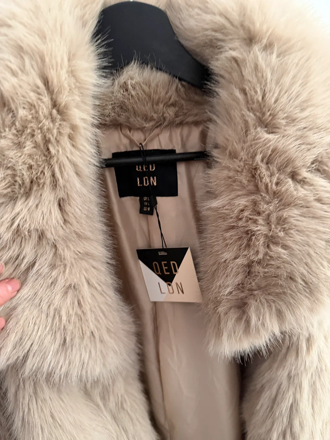 QED LDN Faux Fur Coat - Size L image indicator(2)