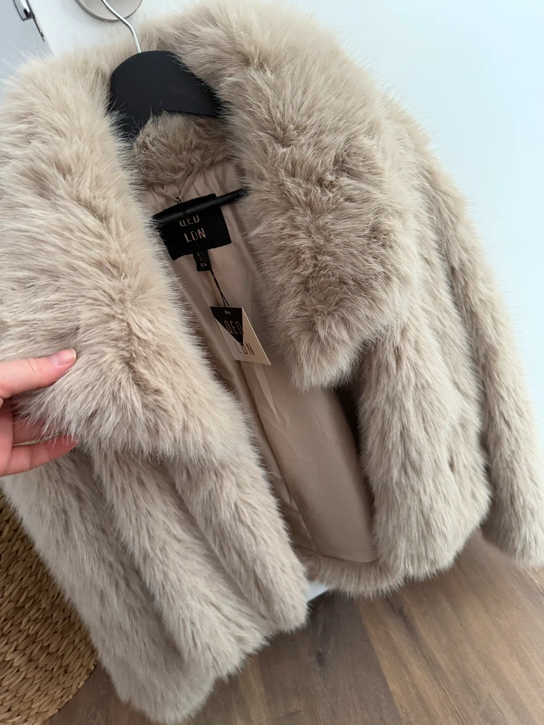 QED LDN Faux Fur Coat - Size L image indicator(3)