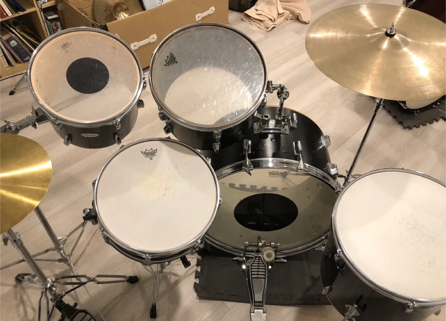 Drum set with vintage 24” bass drum image indicator(2)