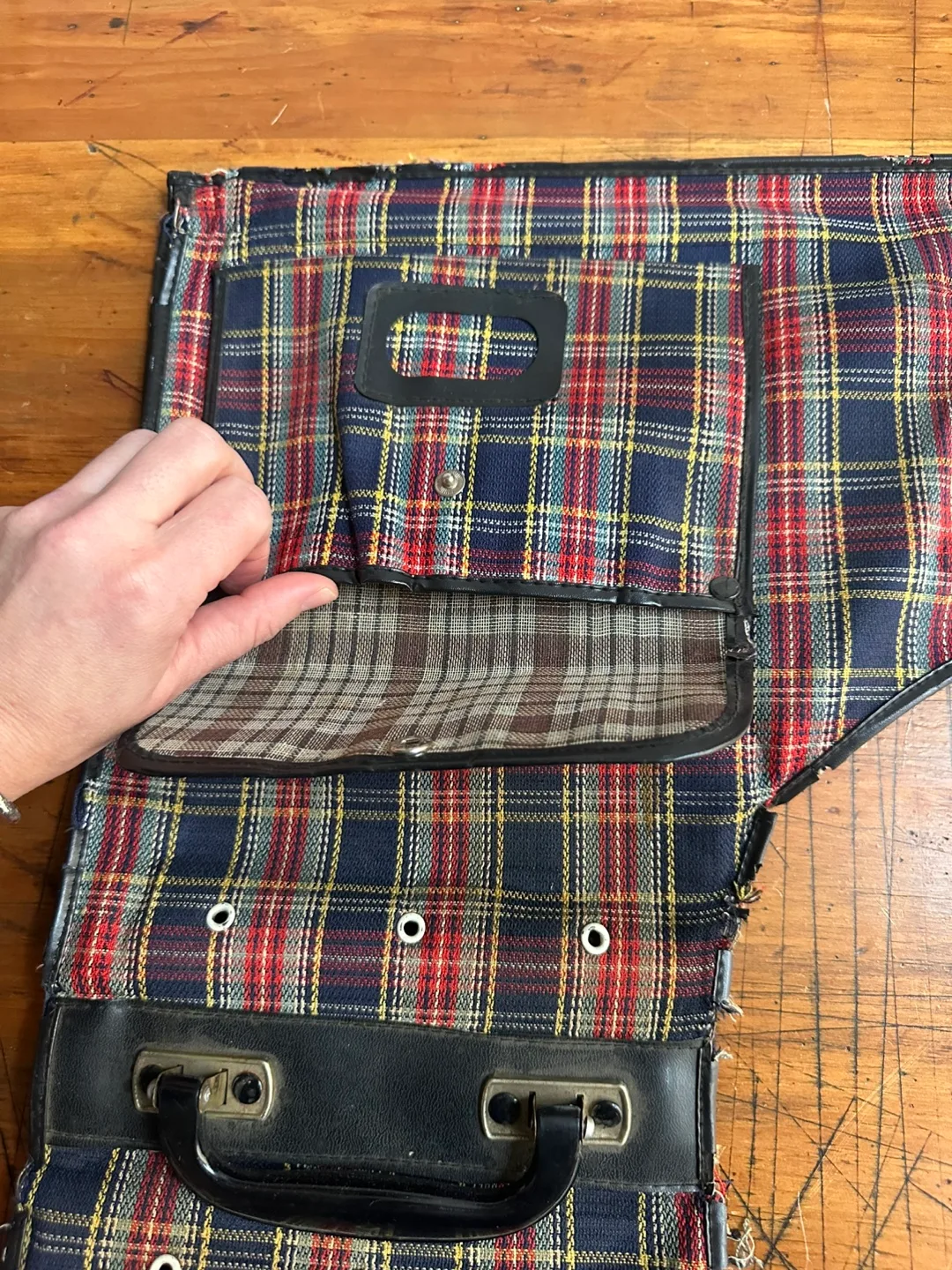 Vintage Plaid 70s Ice Skating Ski Boot Carrying Case RARE image indicator(5)