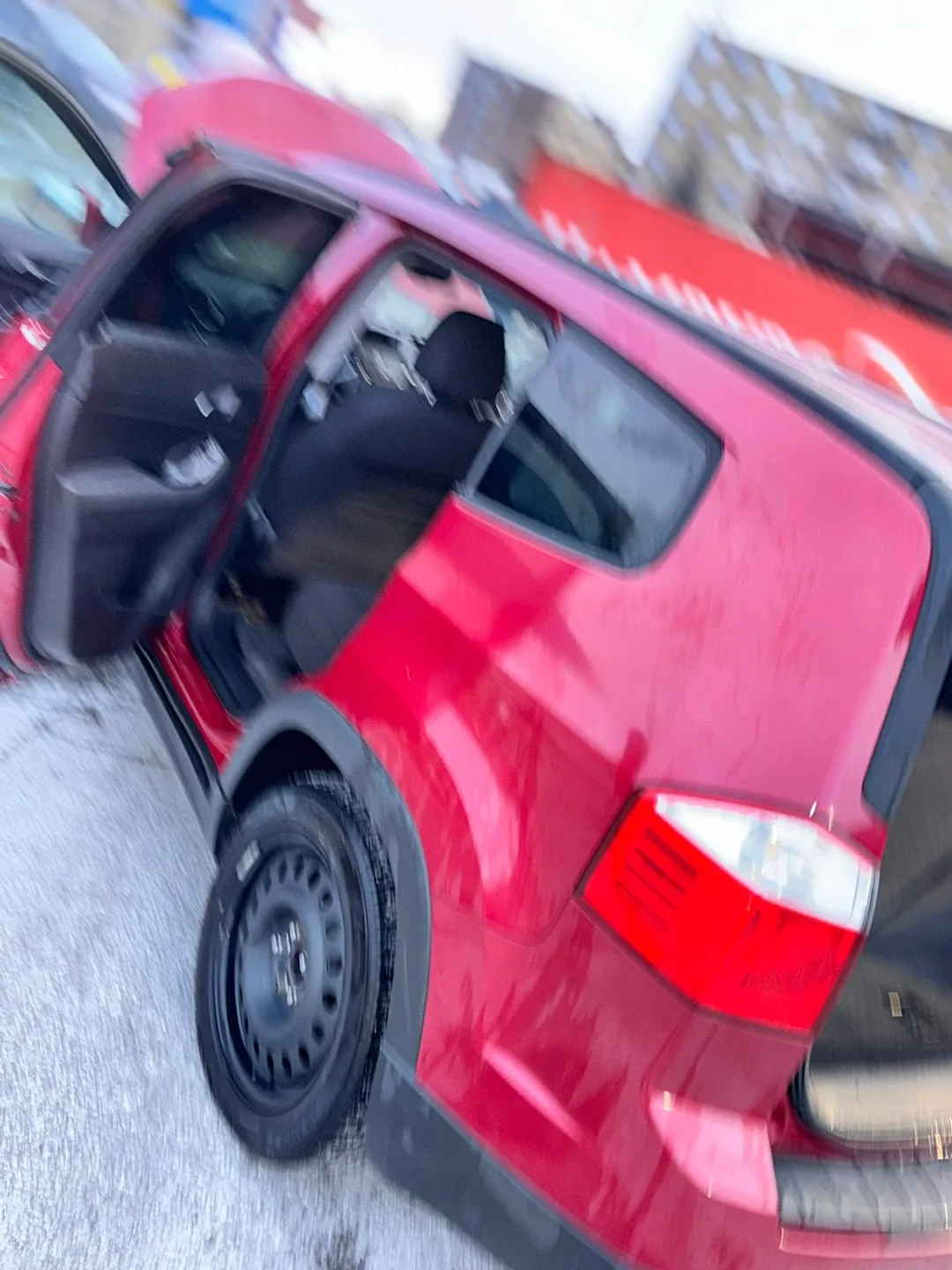 Red Chevrolet Orlando image indicator(6)