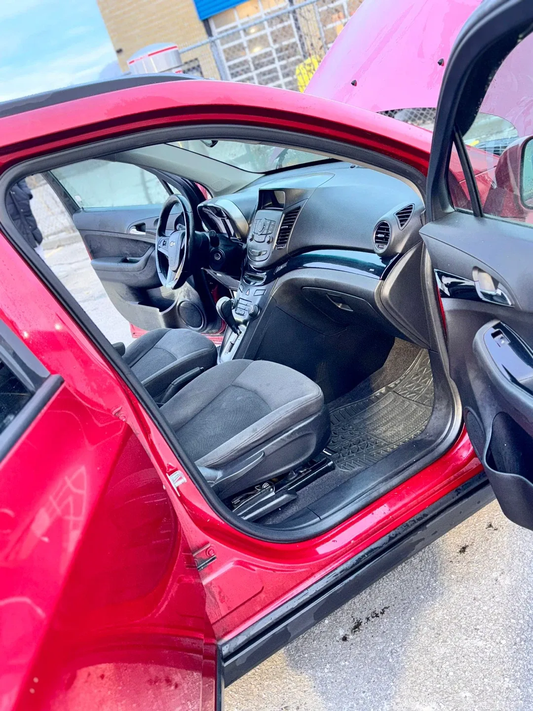 Red Chevrolet Orlando image indicator(5)