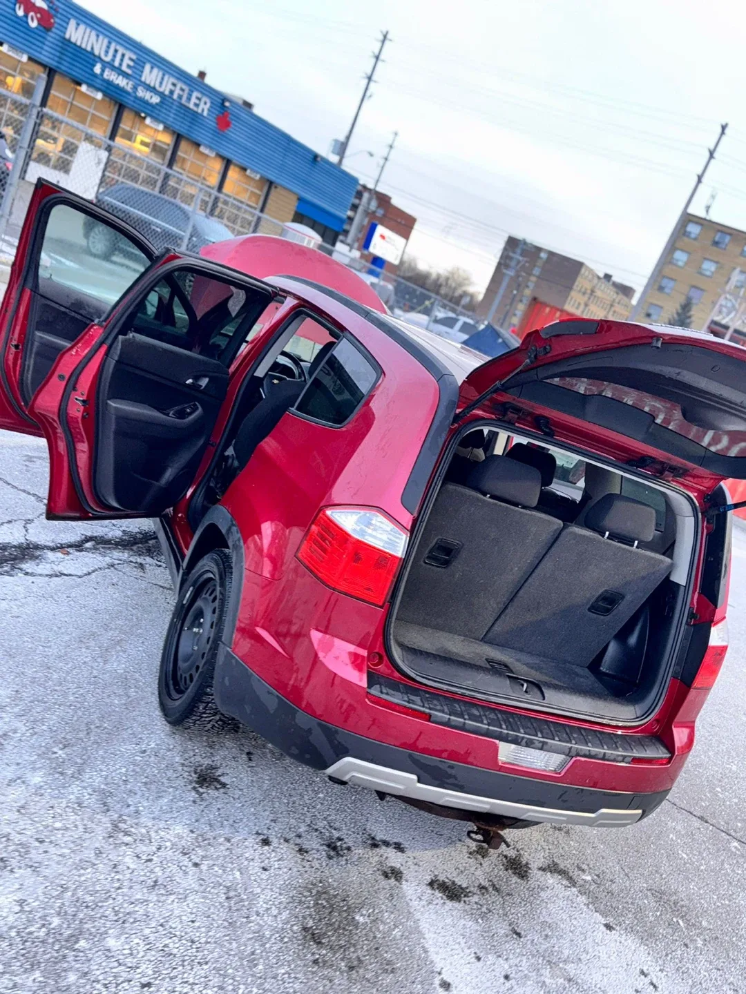 Red Chevrolet Orlando image indicator(7)