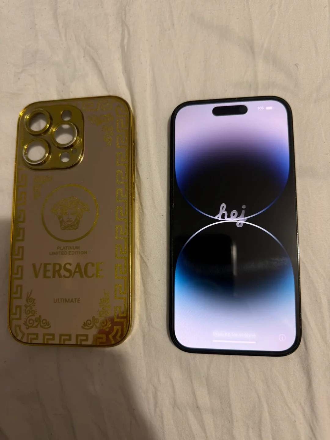 iPhone 14 Pro 128 gb with Versace Case image indicator(3)