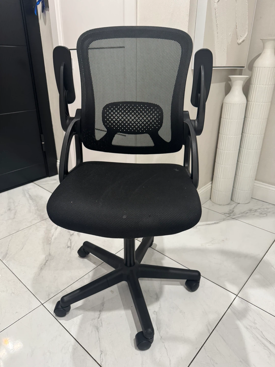 Black Mesh Office Chair - photo 2