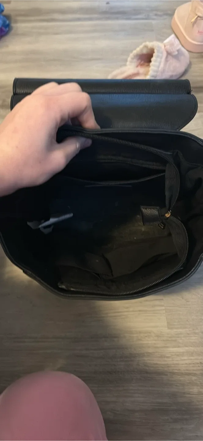 Black Backpack image indicator(2)