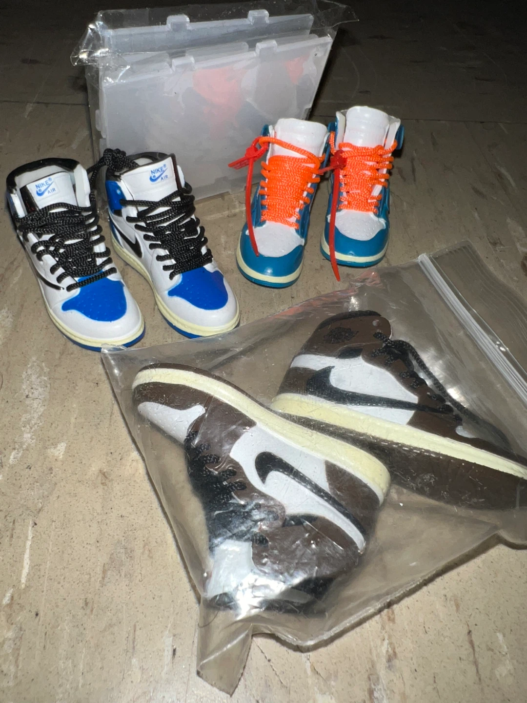 Sneaker Keychains w Mini Clear Shoebox