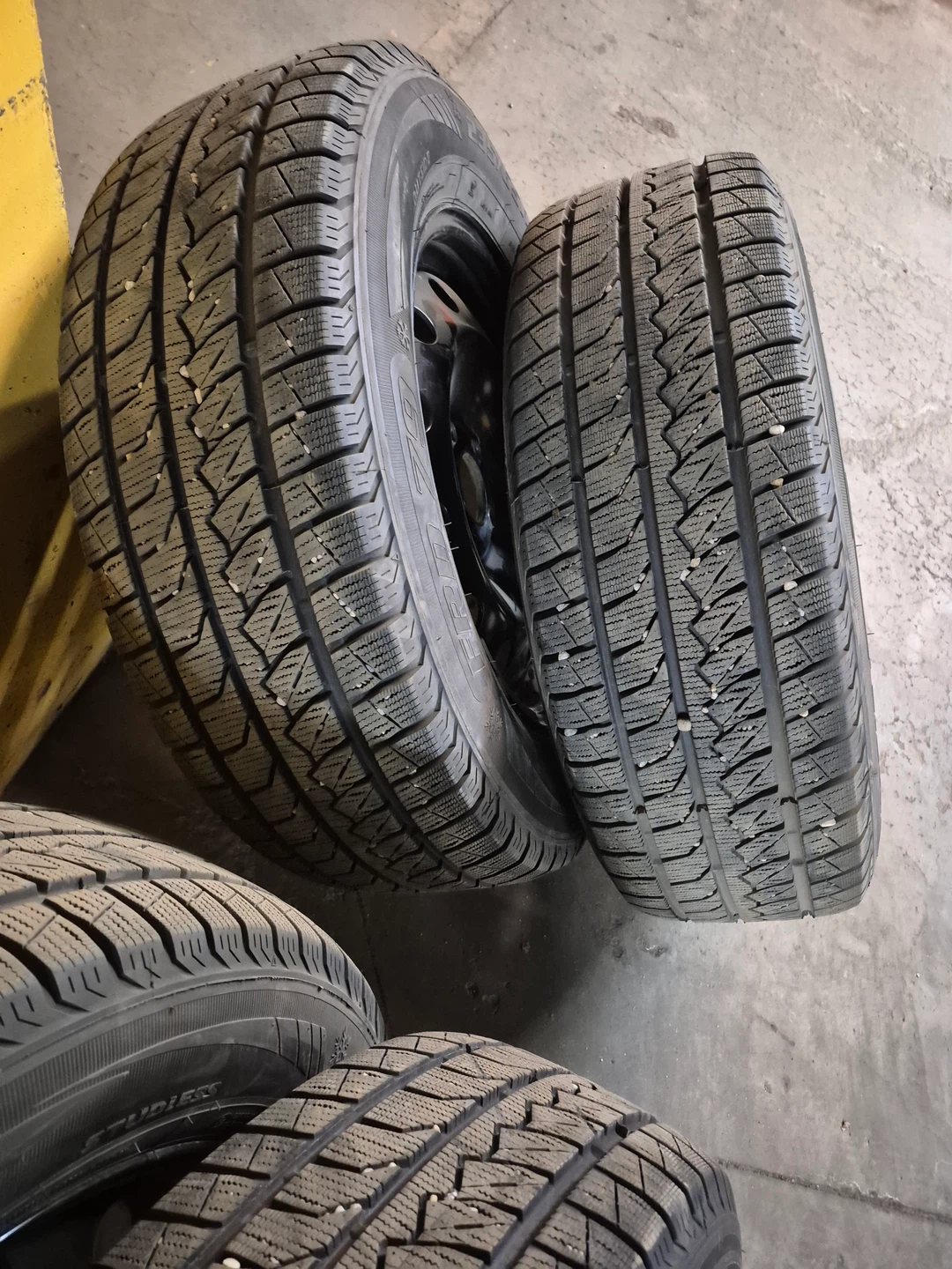 Set of 4 Winter Tires 235/65R17 - photo 2
