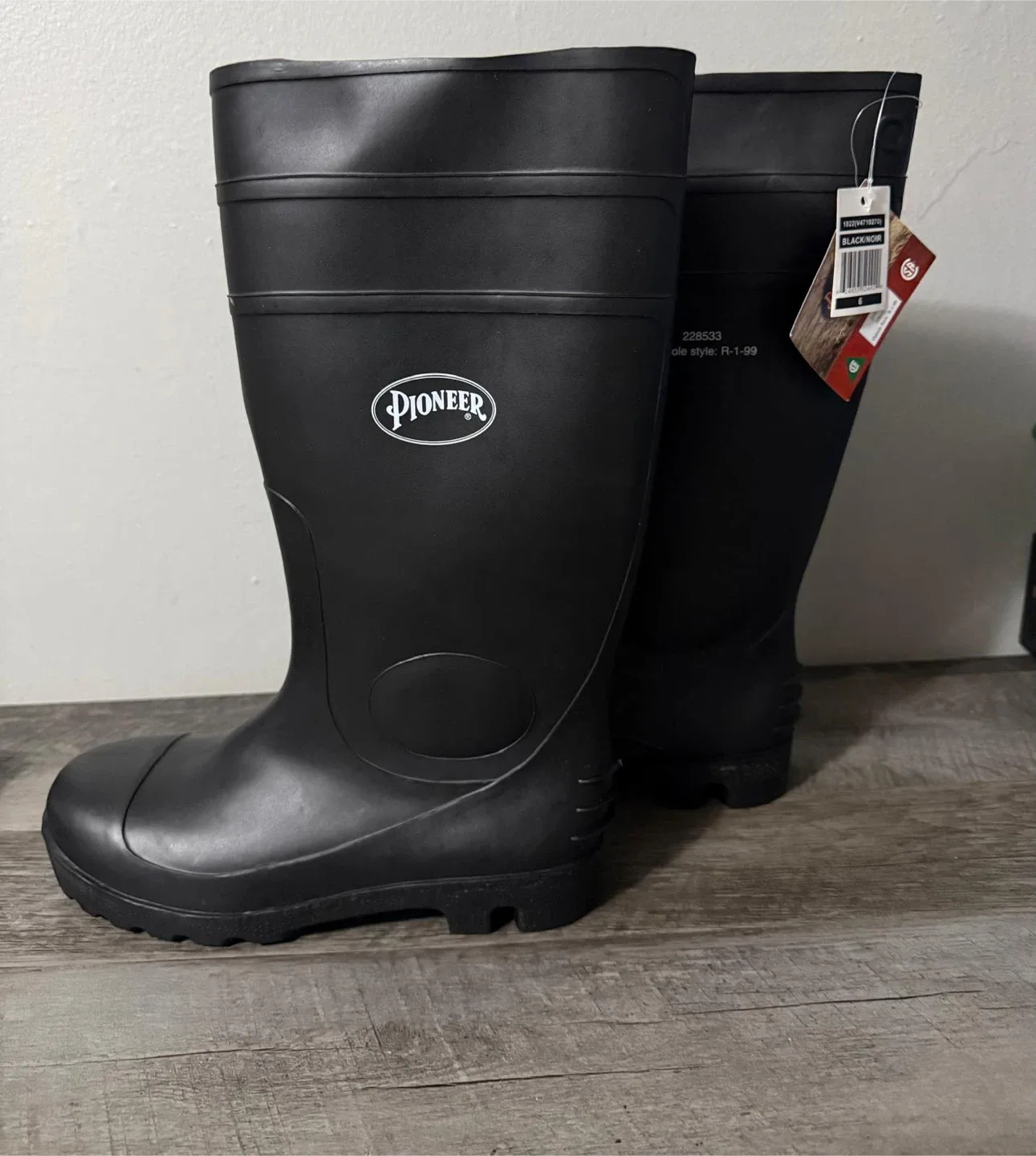 Pioneer Black Rubber Rain Boots - US 6 (Men's)