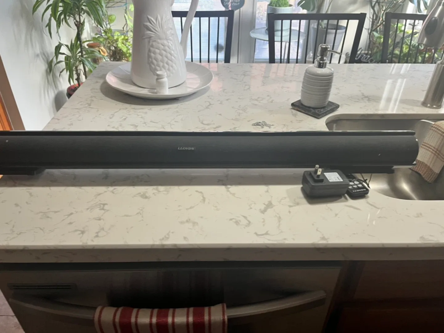 Lloyd's Soundbar with Remote