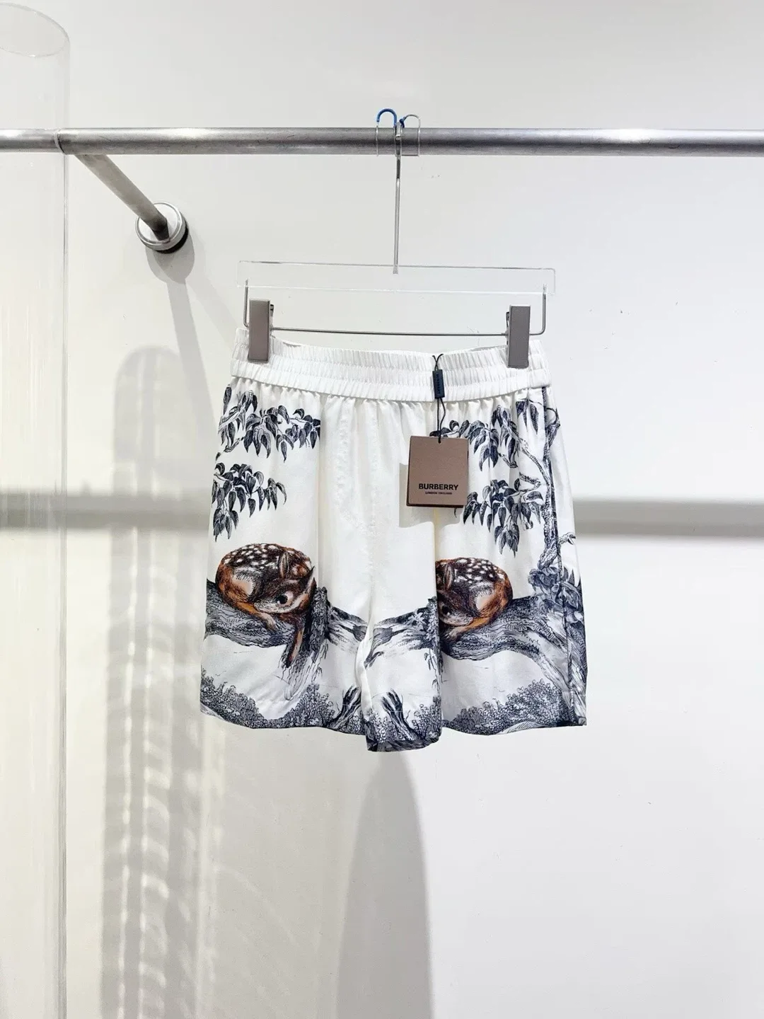 Authentic Burberry White Printed Shorts - Size US 0