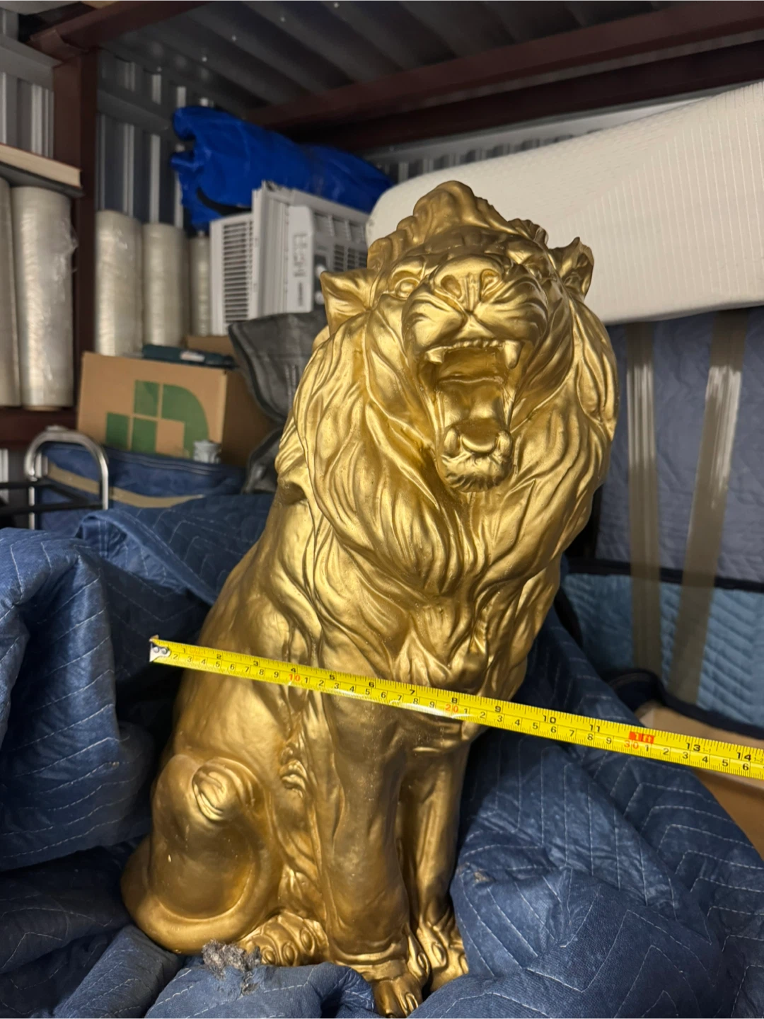 Gold Lion Statue - photo 2