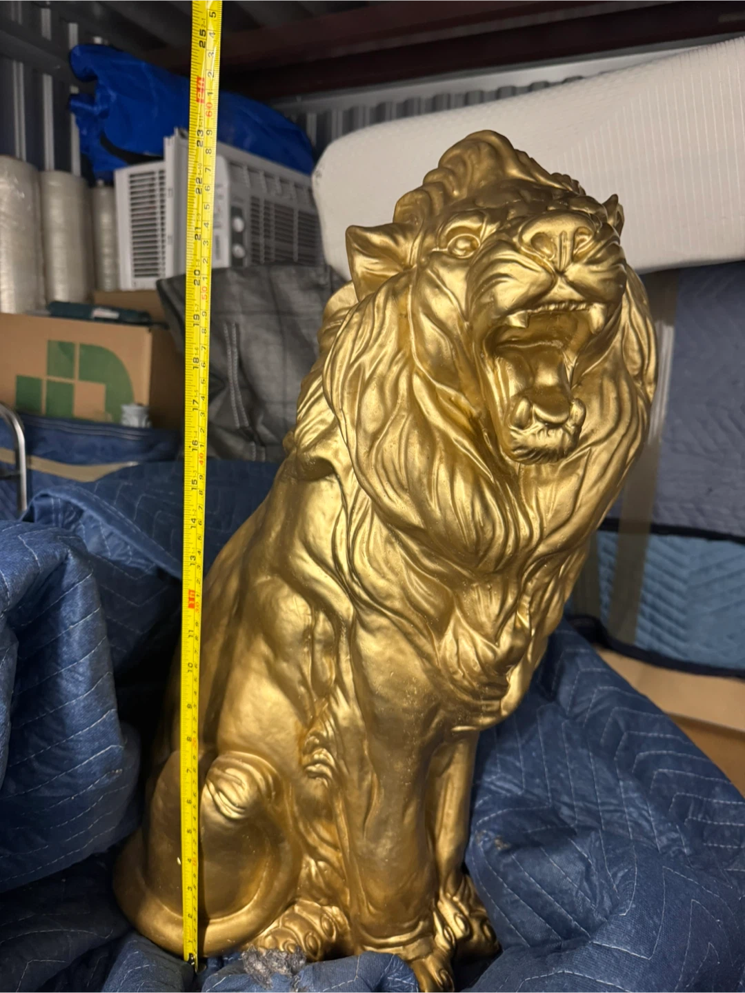 Gold Lion Statue - photo 3