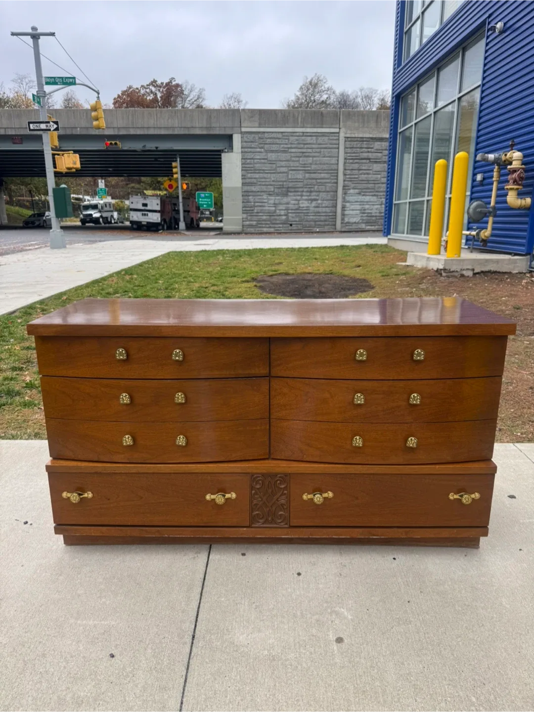 Free delivery mcm dresser