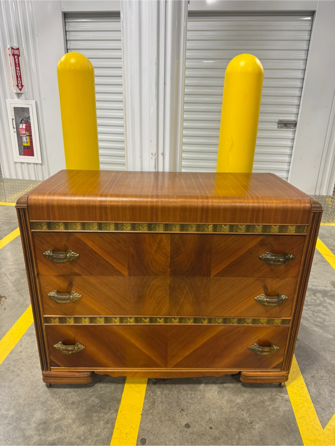 Free delivery dresser - photo 3