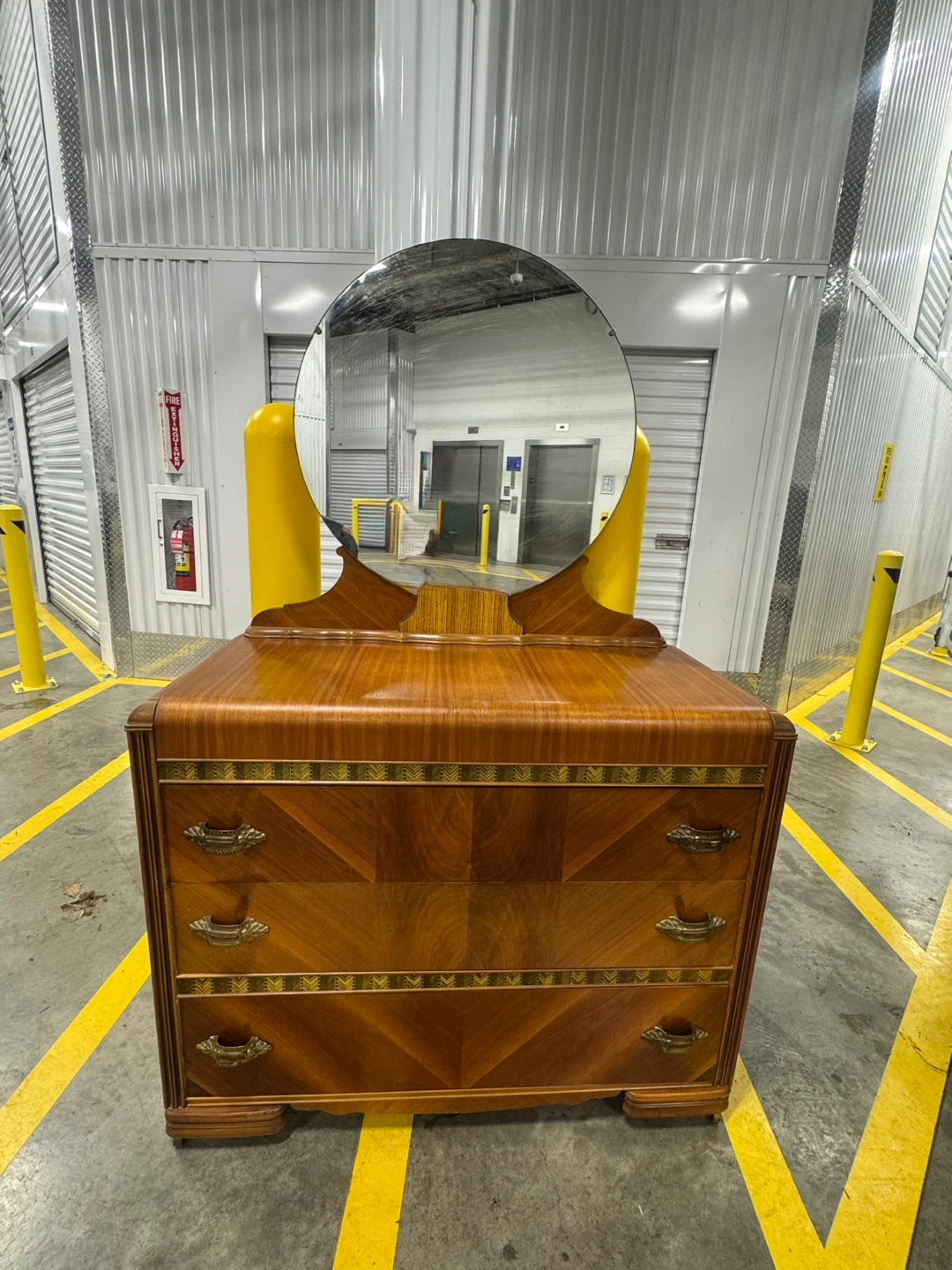 Free delivery dresser
