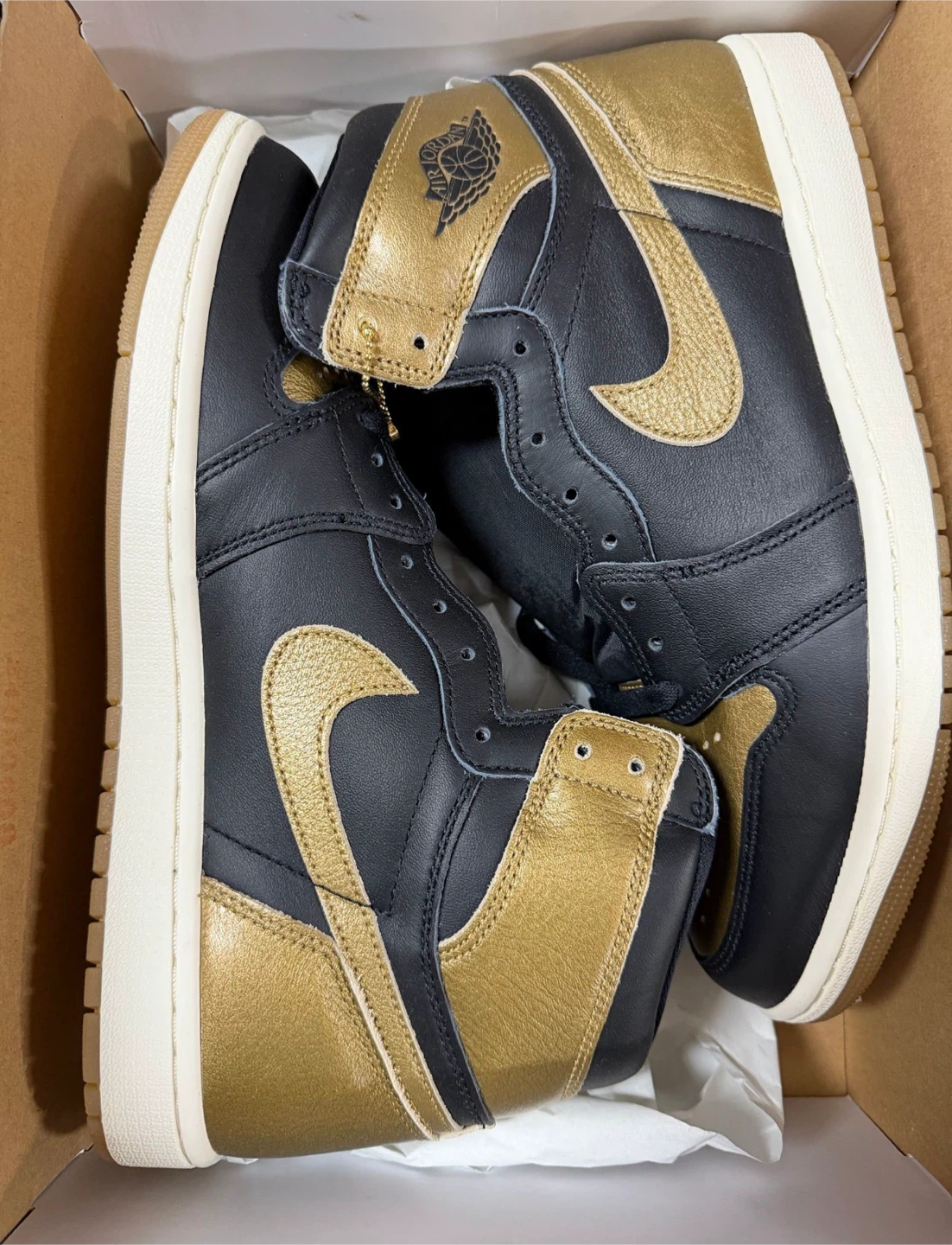Air Jordan 1 Retro High OG Black Metallic  Gold