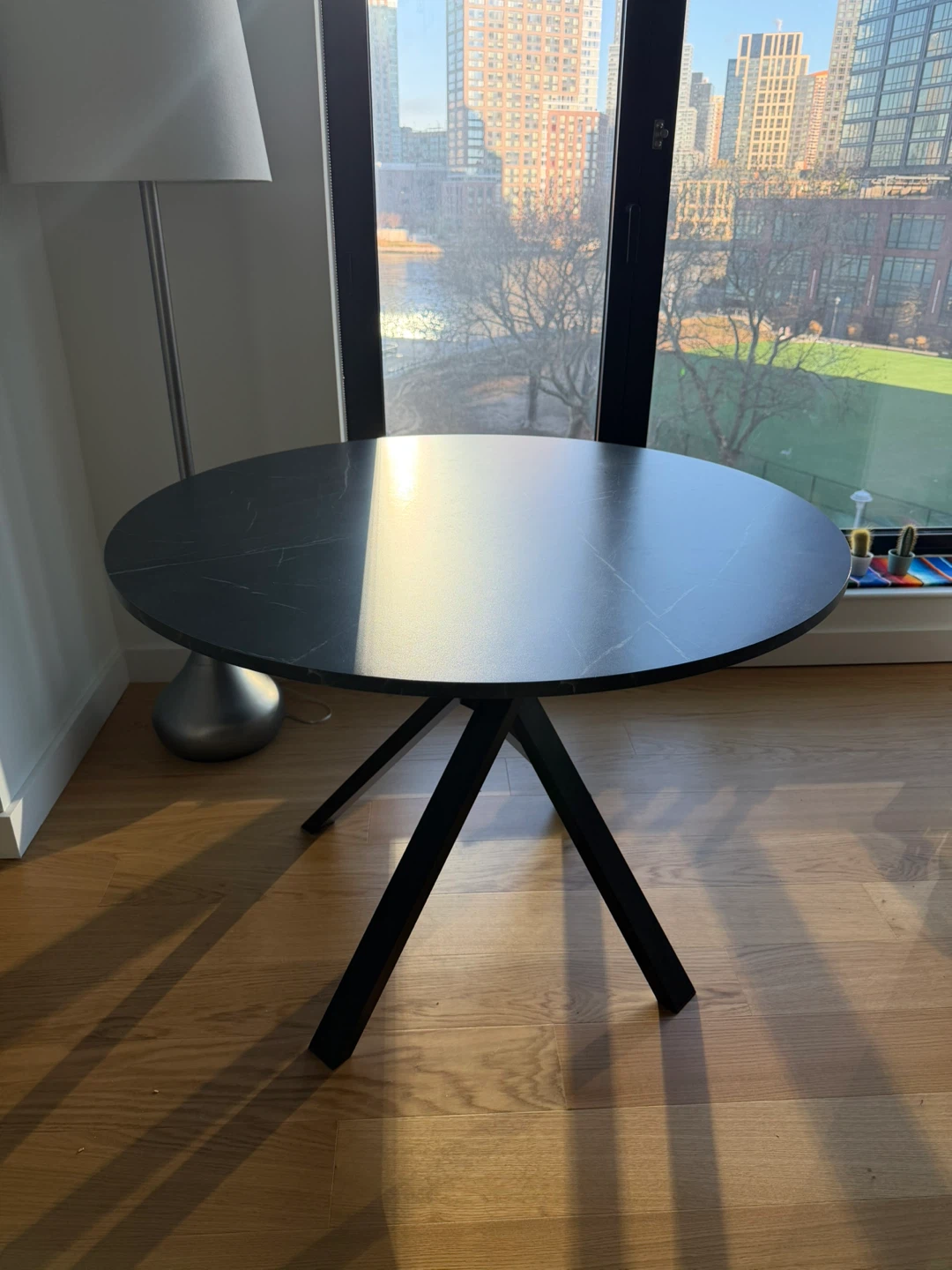 Round Table Mariedamm Ikea (Black Marble effect)