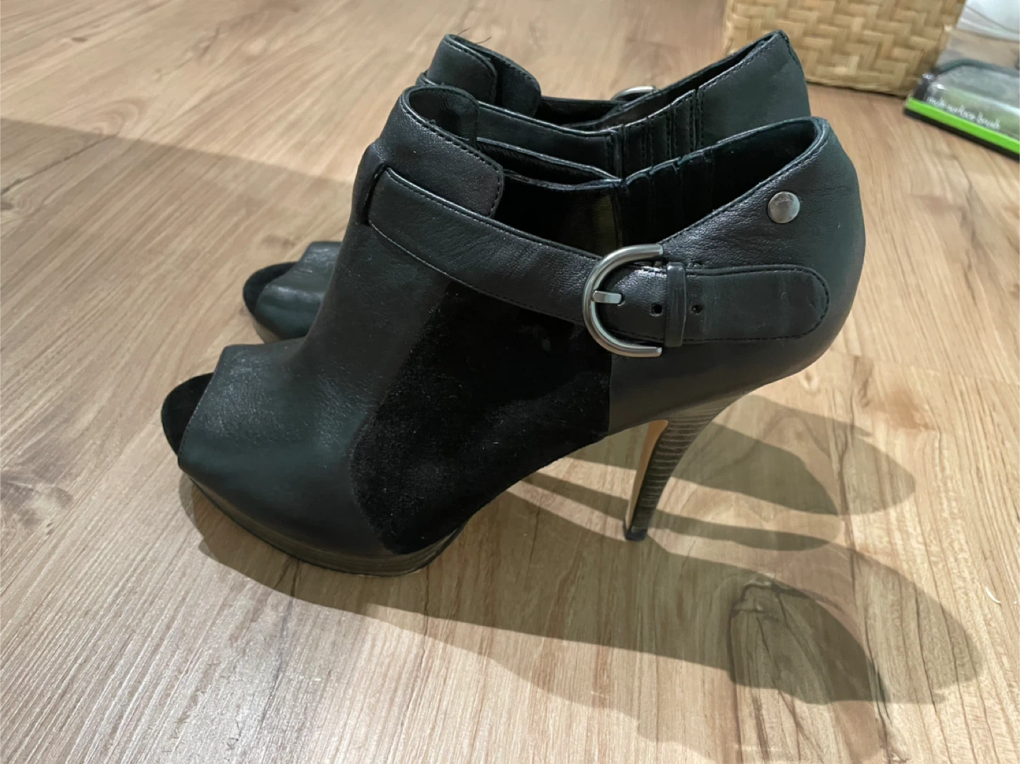 Coach Black Leather Heels - Size 9.5 - photo 3