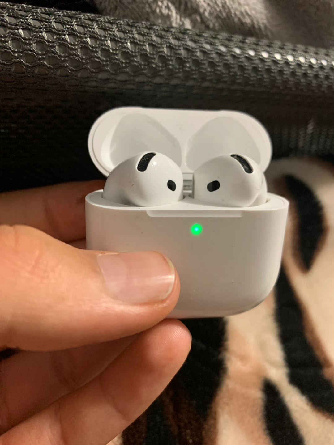 Apple AirPods 4