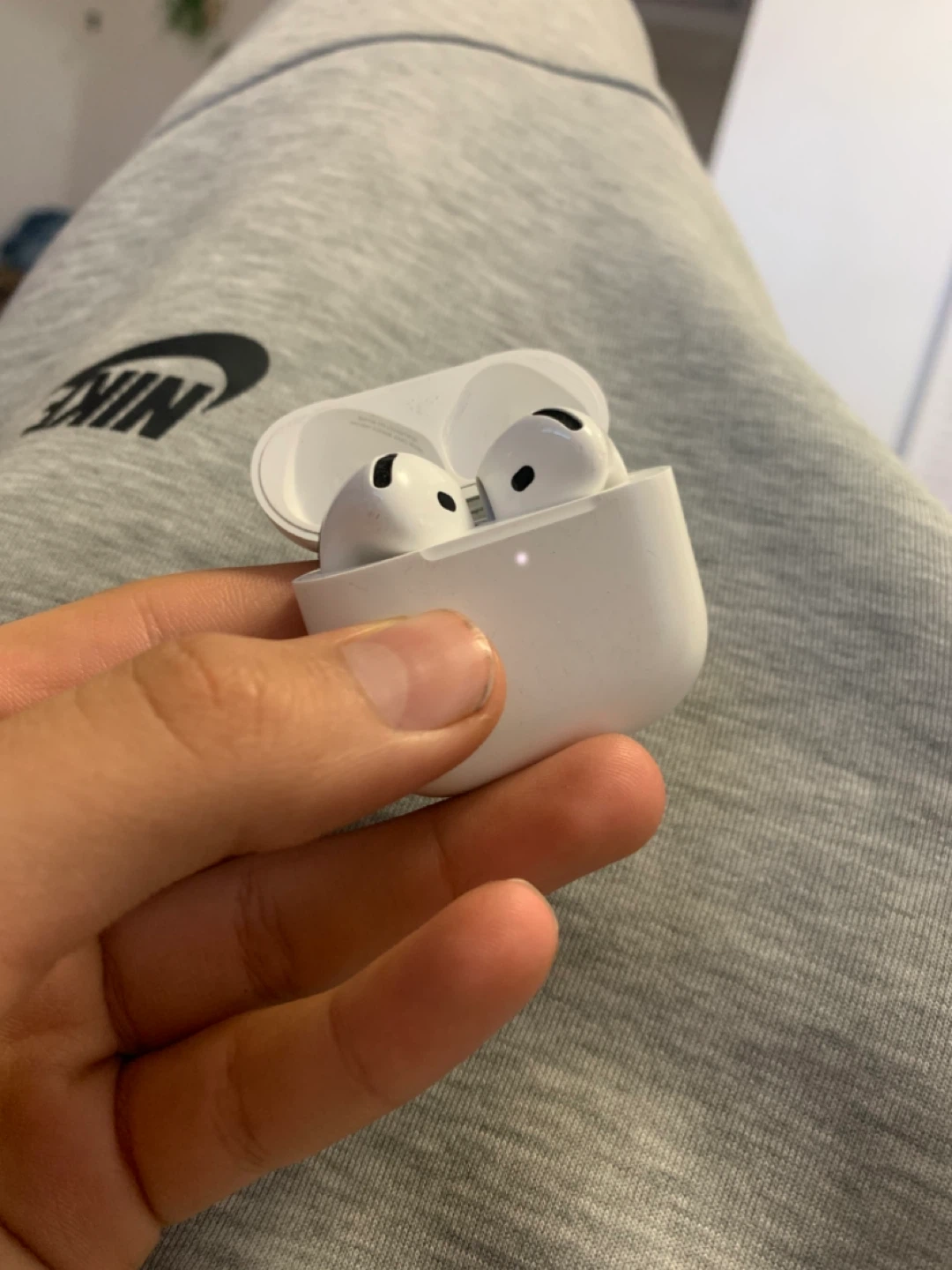 Apple AirPods 4 - photo 2