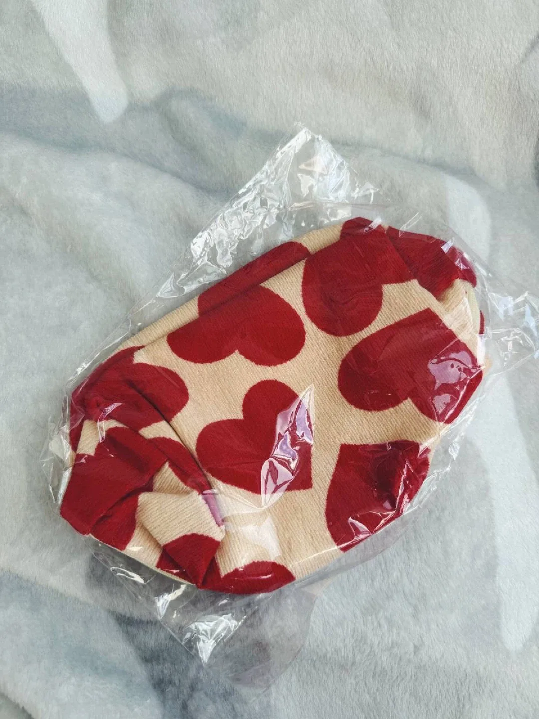 Cute Red Heart Makeup Bag image indicator(2)