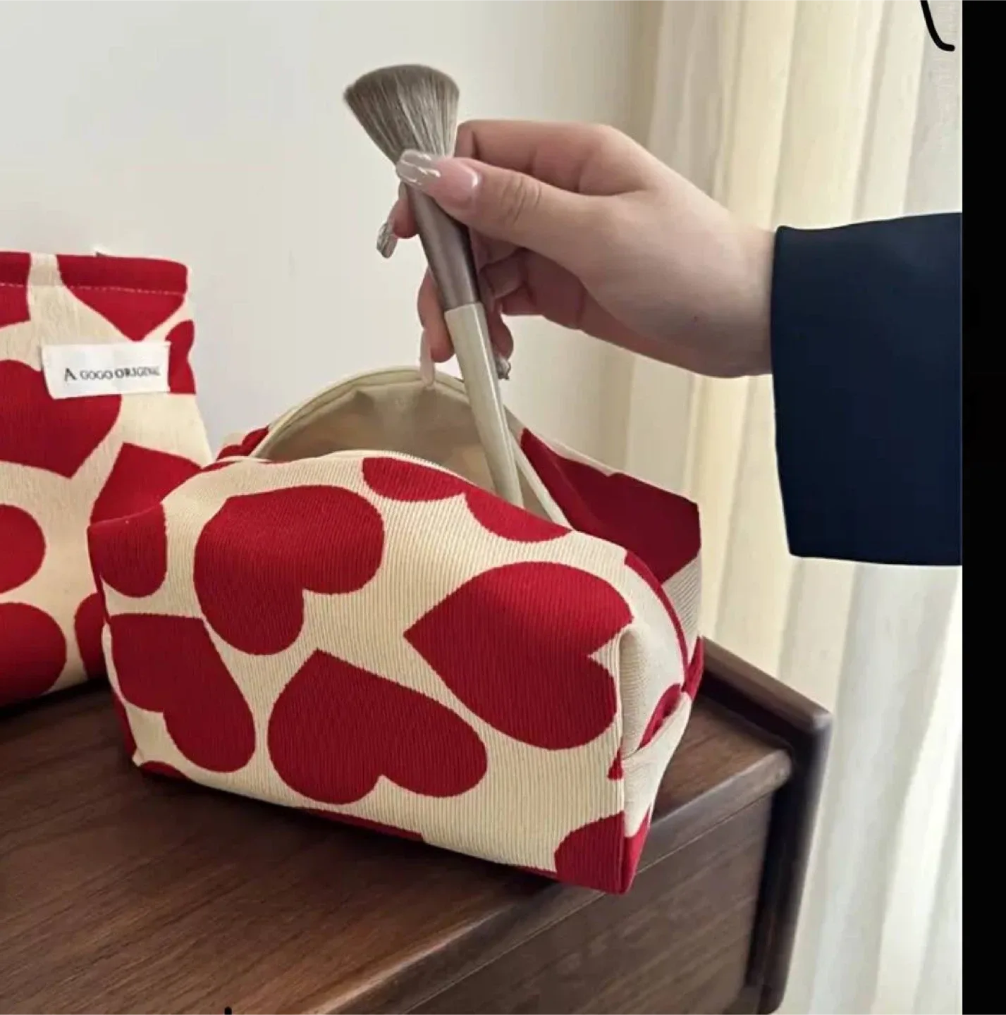 Cute Red Heart Makeup Bag image indicator(4)