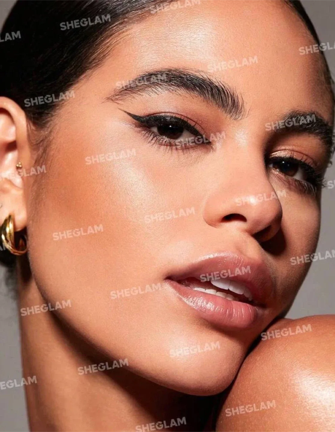 SHEGLAM 2-in-1 Liquid Eyeliner with Stamp image indicator(7)