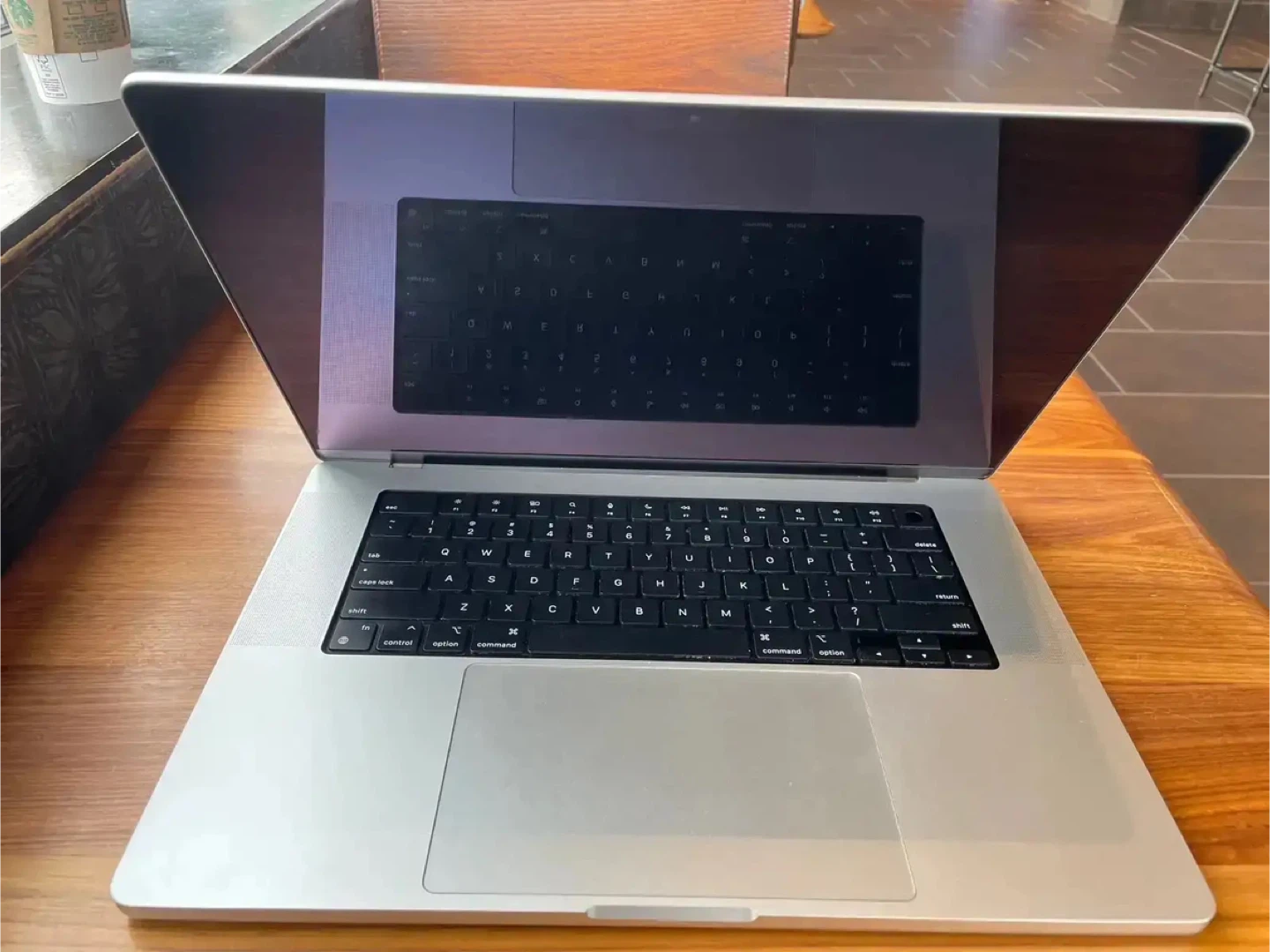 MacBook Pro 16 inch – M1 Max | 32-core GPU | 32GB RAM | 1TB - photo 3