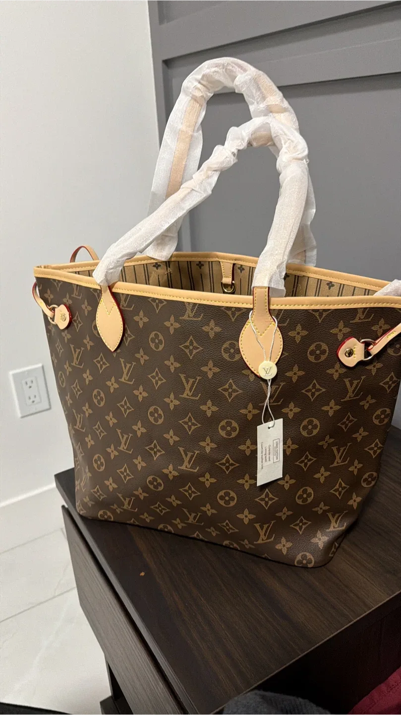 Louis Vuitton Neverfull MM Tote Bag - New