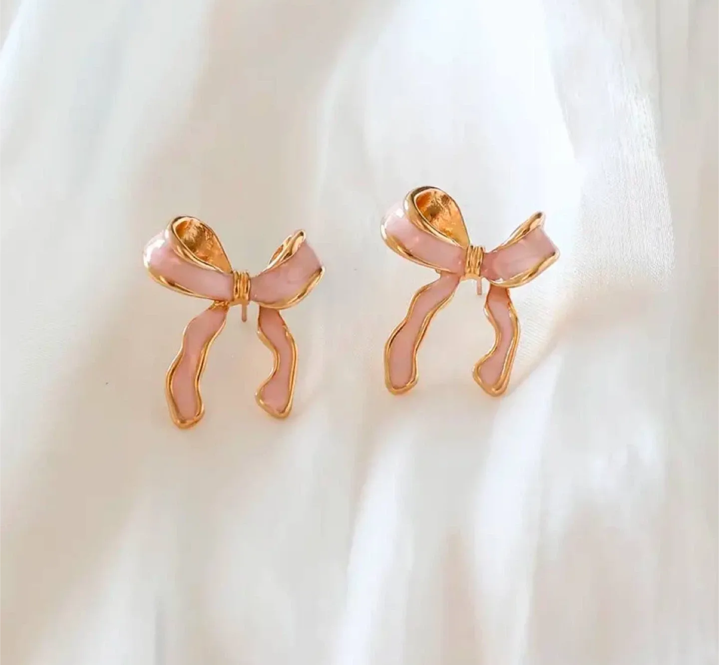 Chic pink bow stud earrings image indicator(3)