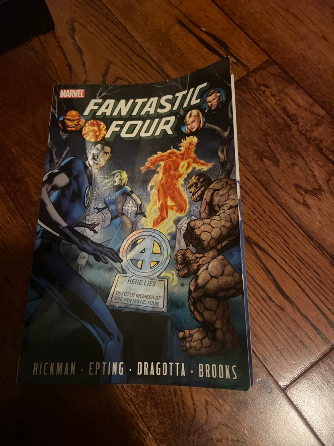 Marvel Comic Books - Fantastic Four, Batman, Hulk, Injustice - photo 4