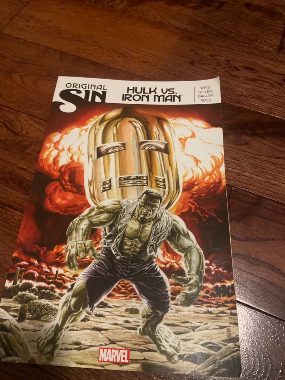 Marvel Comic Books - Fantastic Four, Batman, Hulk, Injustice - photo 2