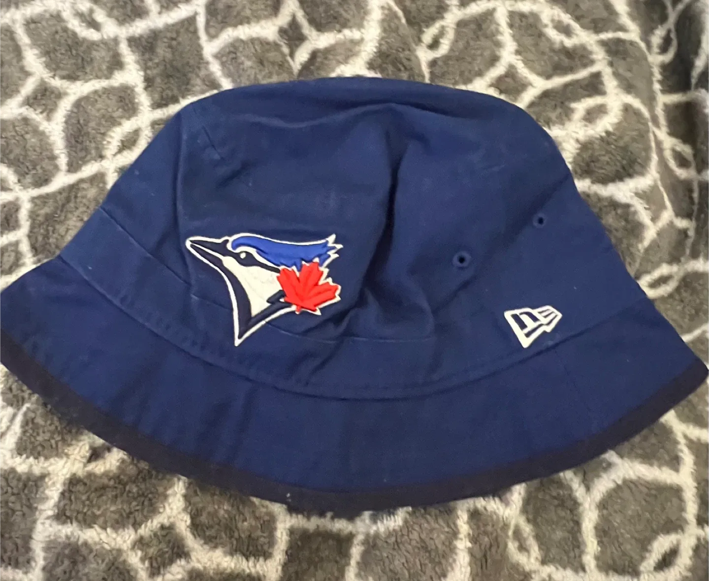 Read ad—New Era Toronto Blue Jays Bucket Hat - X-Large
