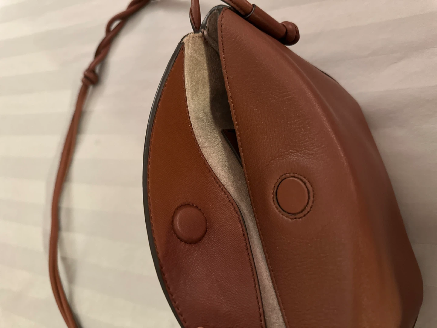 Massimo Dutti - LEATHER CROSSBODY BAG WITH WOVEN STRAP - photo 4
