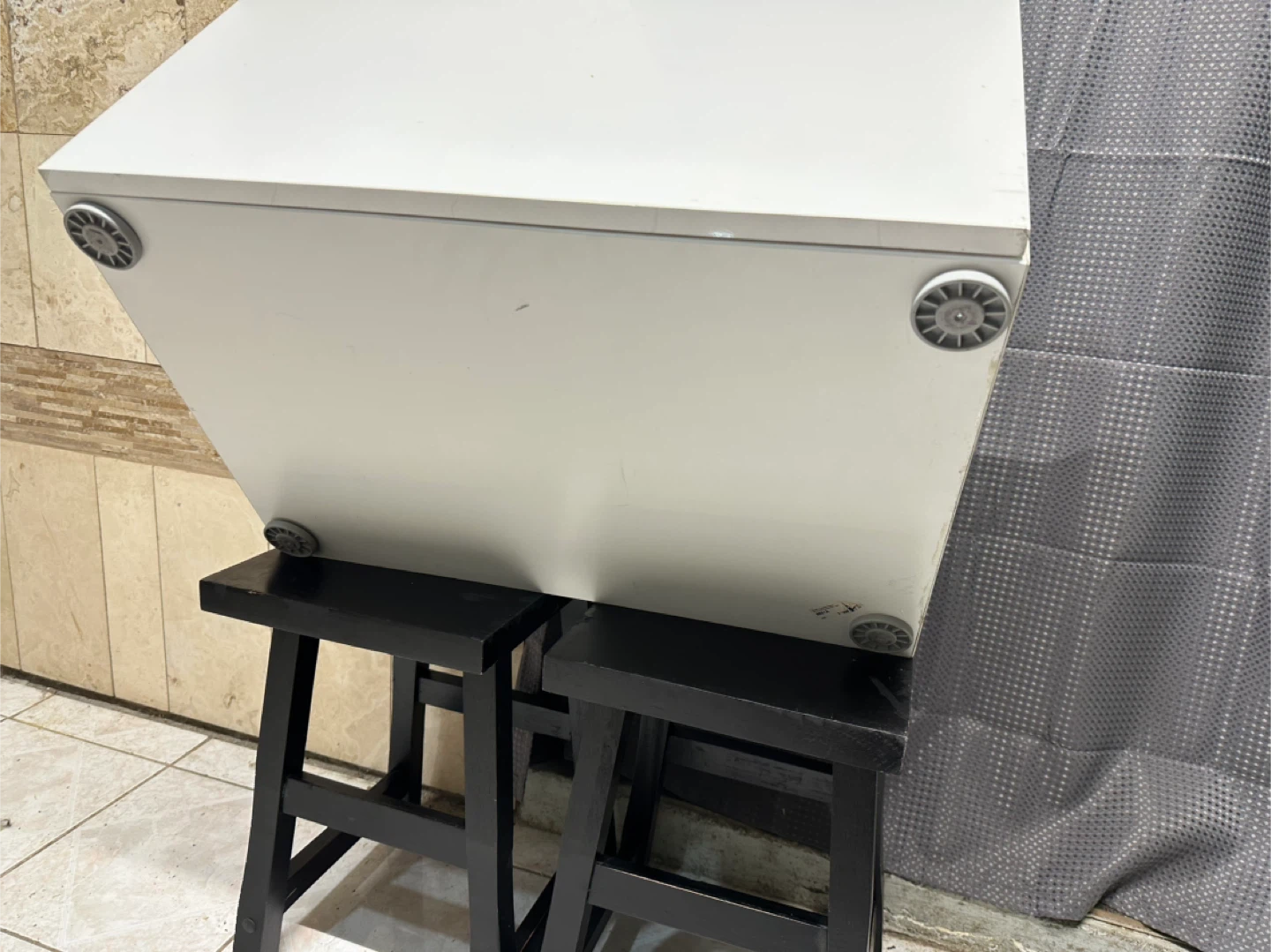 White High Gloss Cabinet with 2 Shelves and Door - photo 4