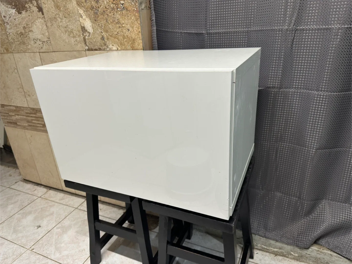 White High Gloss Cabinet with 2 Shelves and Door