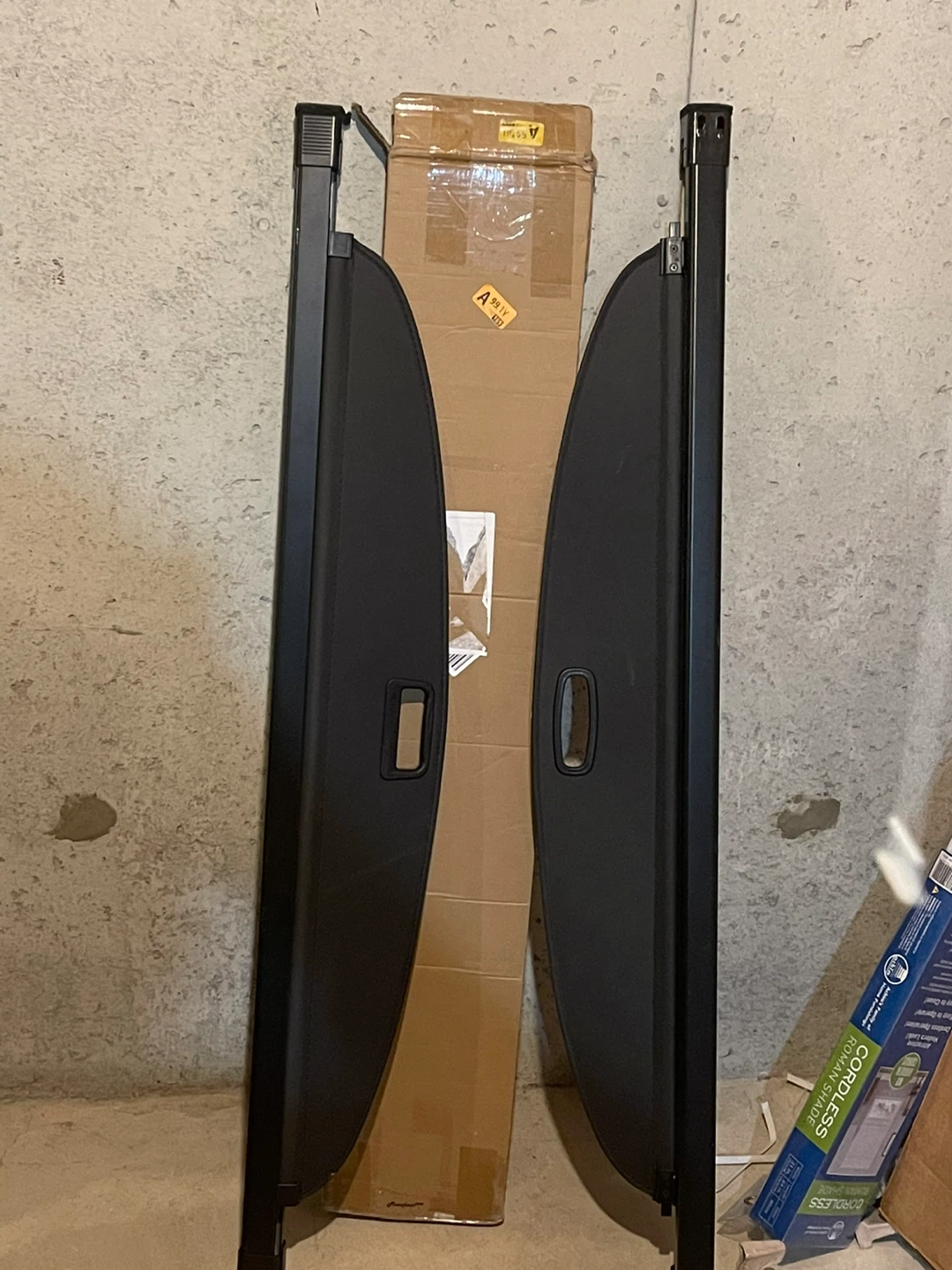 Black Retractable Cargo Cover