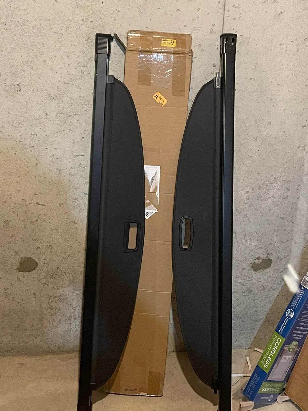 Black Retractable Cargo Cover