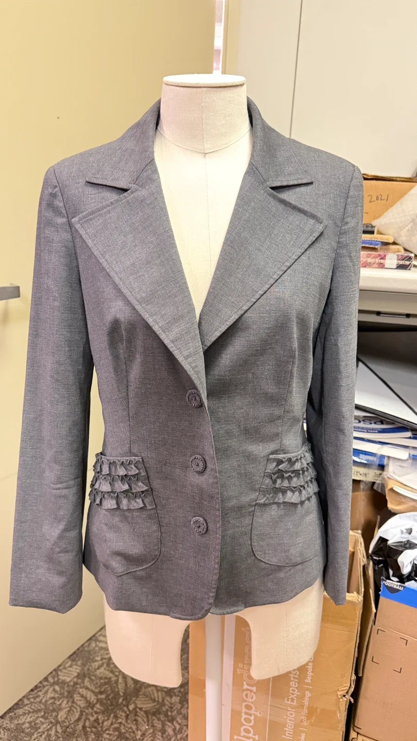 PORTS INTERNATIONAL Gray Wool Blazer - Size 6