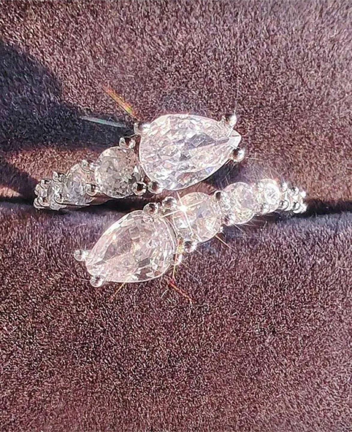 Elegant Ring with Zircon Stones image indicator(2)