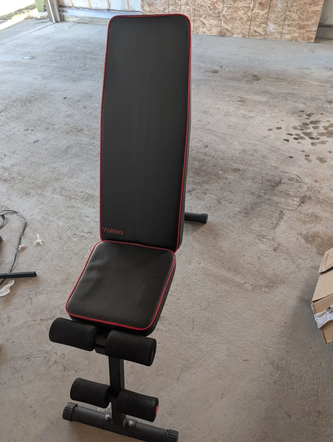 Yoleo Adjustable Weight Bench - Black/Red