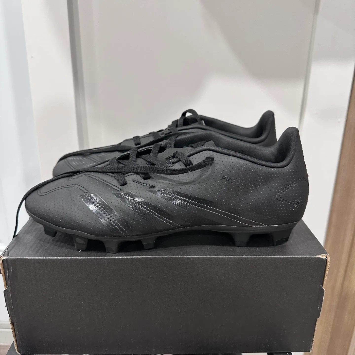 Adidas Predator Soccer/football Cleats Black (size 7 1/2)