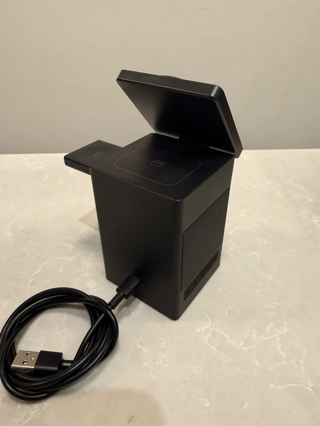 3-in-1 MagSafe Charger for iPhone, AirPods, Apple Watch - photo 2