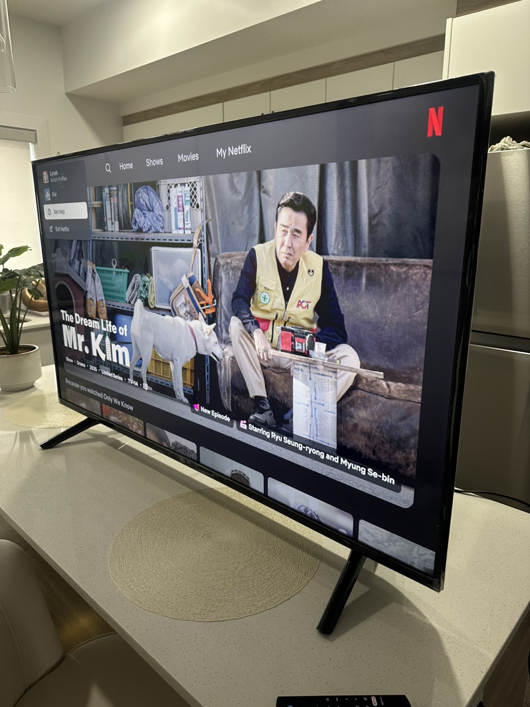 Like New 50" Hisense Fire TV (2025 Model– With Box &Accessories - photo 3
