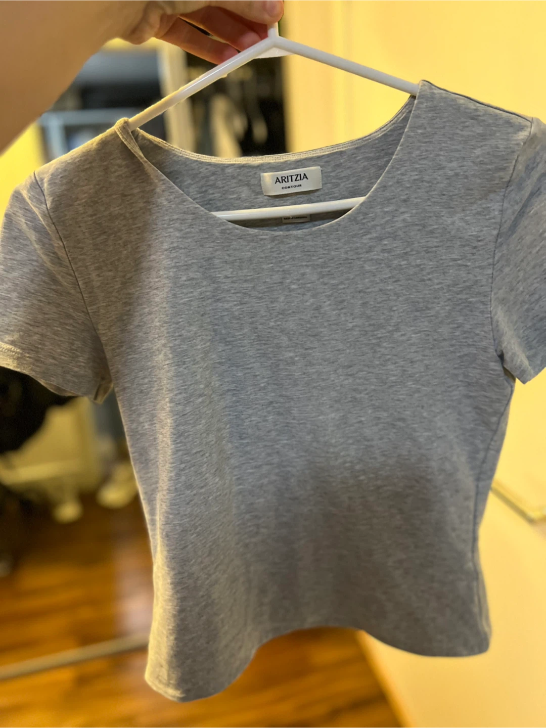 Aritzia Contour T-Shirt - Size M
